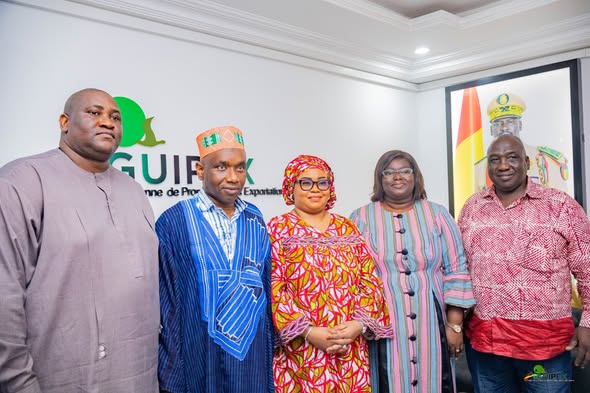 Visite de Mme la Ministre dans les locaux de l'AGUIPEX - Image 1