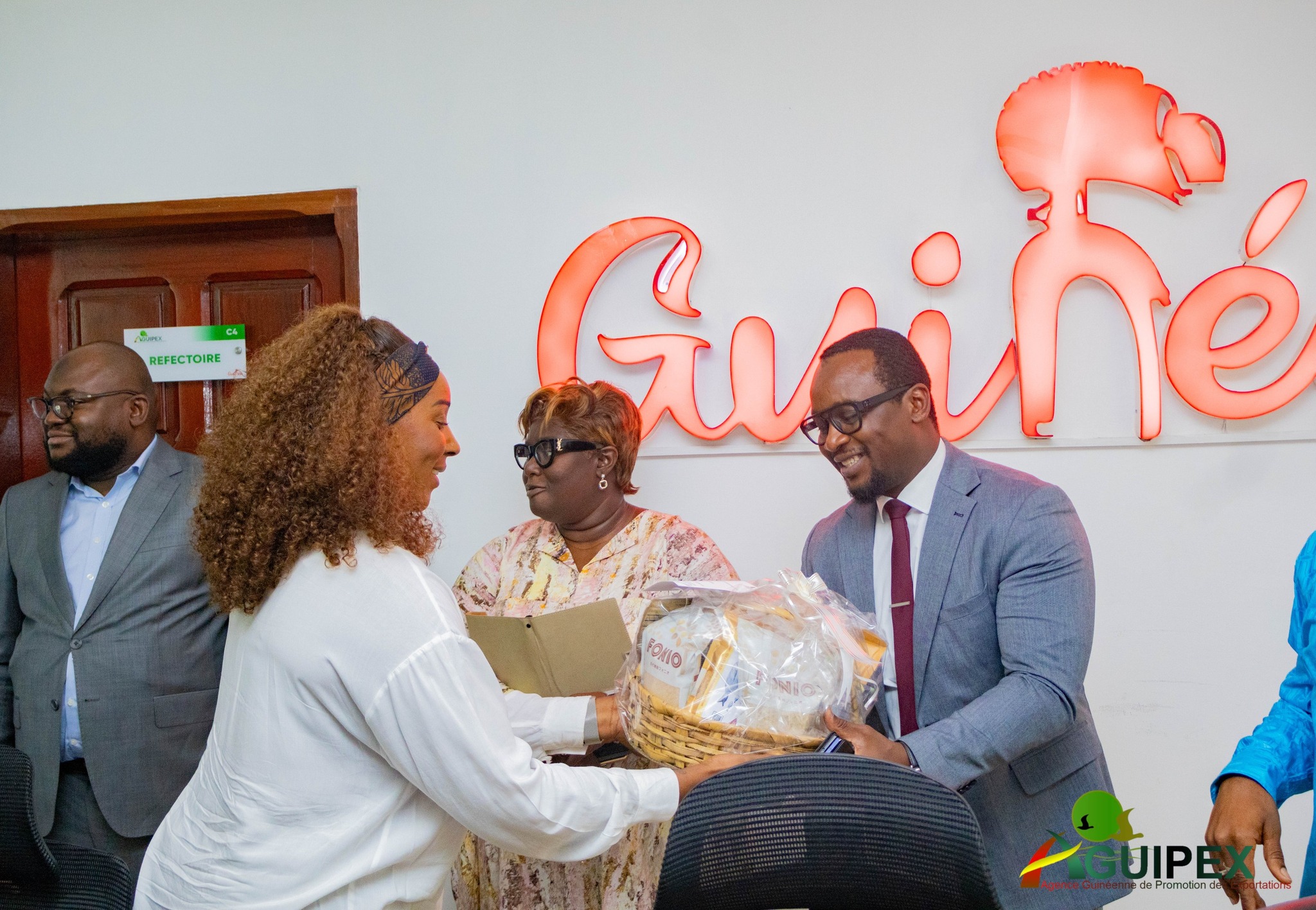 Visite du Secrétaire Général et du Chef de Cabinet du Ministère du Commerce à l’AGUIPEX - Image 3